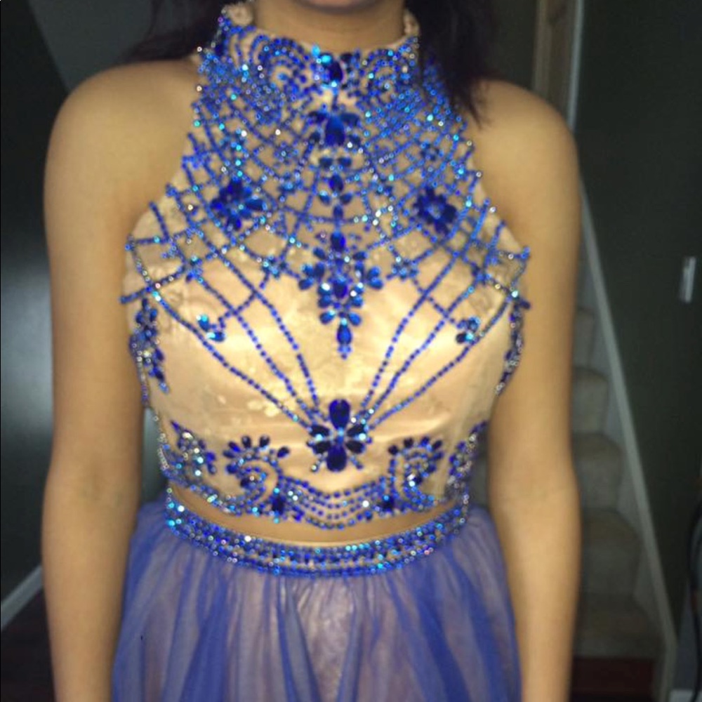 beautiful blue prom dress